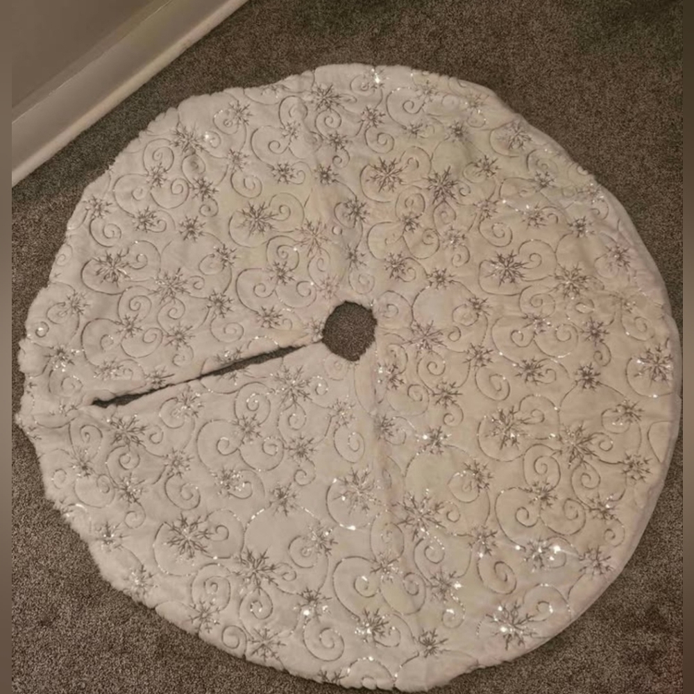 Silver Sparkle White Embroidered Tree Skirt Christmas